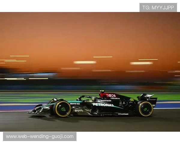 梅赛德斯赛车再现突破性表现引发F1赛季新一轮竞争热潮